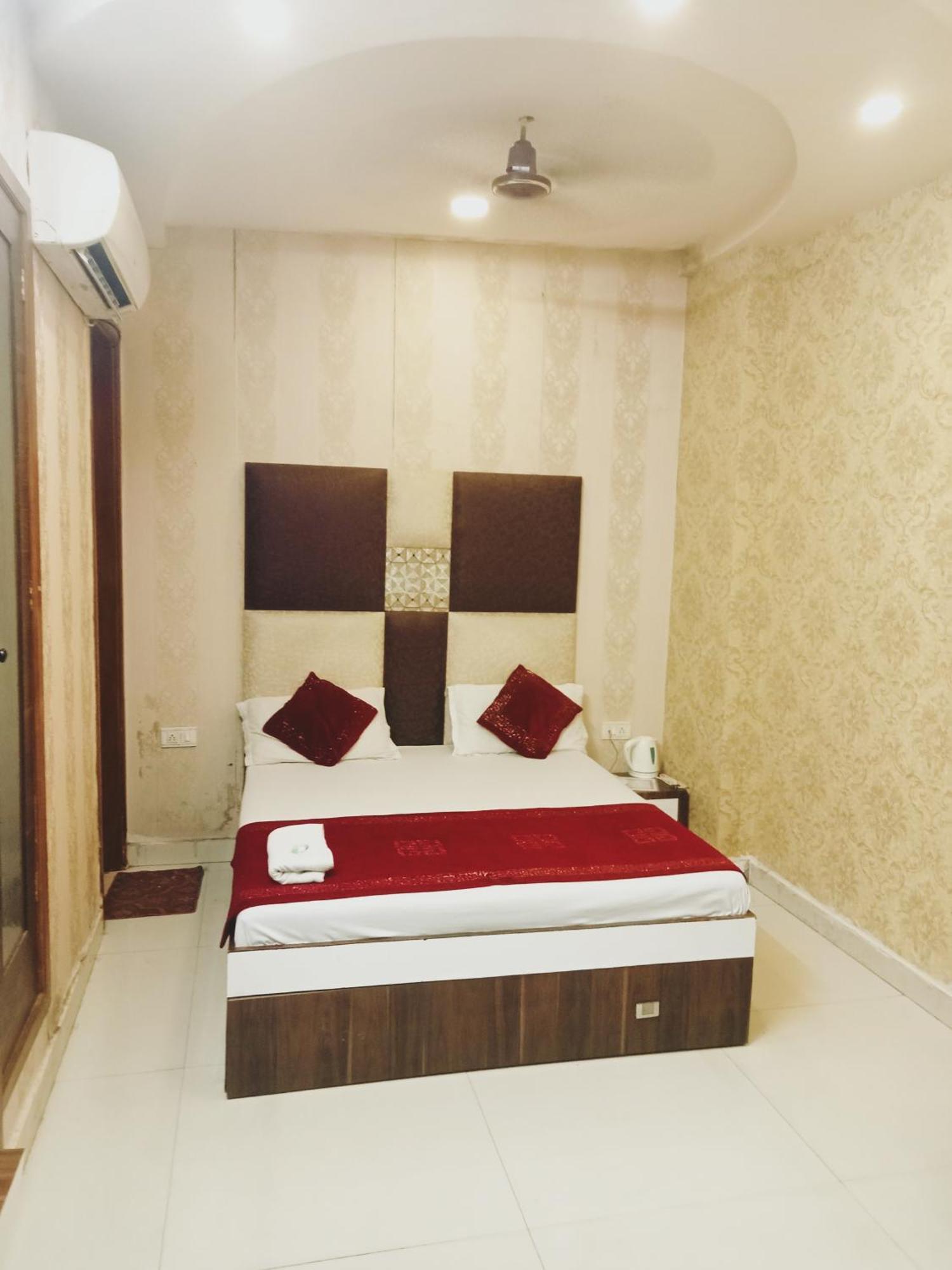 Hotel Robin Inn Amritsar Oda fotoğraf
